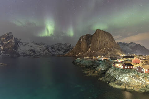 Nordlicht (Aurora borealis), Hamnoy, Lofoten Inseln, Nordland, Norwegen, Europa, lizenzfreies Stockfoto