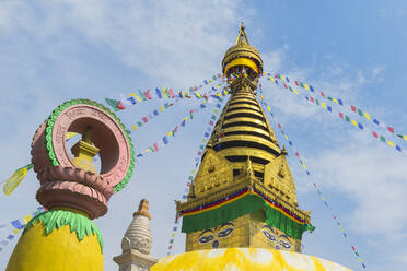 Zentrale Stupa und Buddha-Augen, Swayambunath (Affentempel), UNESCO-Weltkulturerbe, Kathmandu, Nepal, Asien - RHPLF01788