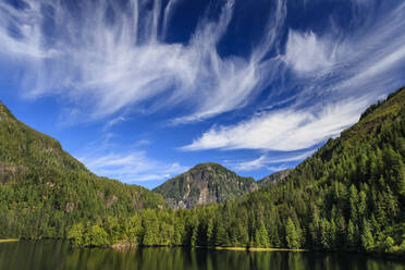 Rudyerd Bay, Wasserflugzeug und spektakuläre Wolken, schöner Tag, Misty Fjords National Monument, Sommer, Ketchikan, Alaska, Vereinigte Staaten von Amerika, Nordamerika - RHPLF01804