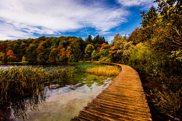 Aussichtspunkt im Nationalpark Plitvicer Seen, UNESCO-Weltkulturerbe, Kroatien, Europa - RHPLF01828