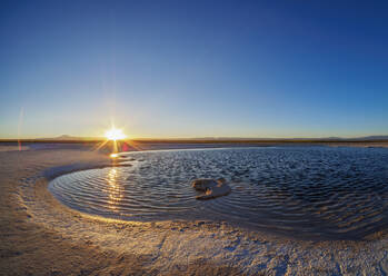 Laguna Piedra bei Sonnenuntergang, Salar de Atacama, Region Antofagasta, Chile, Südamerika - RHPLF01883