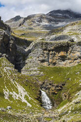 Cola de Caballo waterfall below Monte Perdido at the head of the Ordesa Valley, Ordesa National Park, Pyrenees, Aragon, Spain, Europe - RHPLF01952