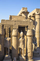 Der Erste Hof, Luxor-Tempel, UNESCO-Weltkulturerbe, Luxor, Ägypten, Nordafrika, Afrika - RHPLF02055
