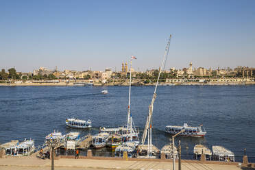 Blick auf den Nil und den Luxor-Tempel, Luxor, Ägypten, Nordafrika, Afrika - RHPLF02056