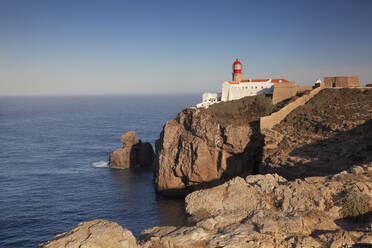 Leuchtturm bei Sonnenaufgang, Cabo de Sao Vicente, Sagres, Algarve, Portugal, Europa - RHPLF02086