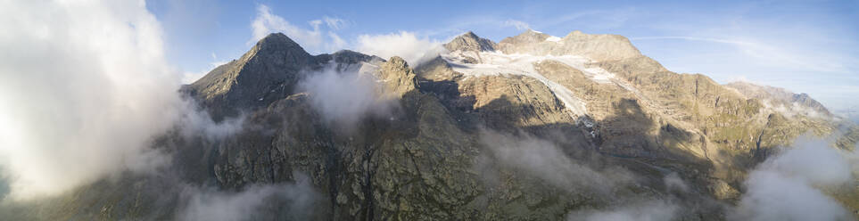 Panoramablick auf Piz Arlas, Cambrena, Caral in der Morgendämmerung Berninapass, Poschiavo-Tal, Engadin, Kanton Graubünden, Schweiz, Europa - RHPLF02102
