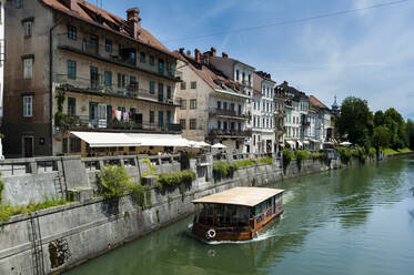 Gebäude entlang des Flusses Ljubljanica im Zentrum von Ljubljana, Slowenien, Europa - RHPLF02146