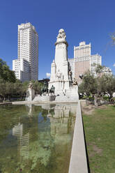 Torre de Madrid und Edificio Espana Turm, Cervantes-Denkmal, Plaza de Espana, Madrid, Spanien, Europa - RHPLF02224