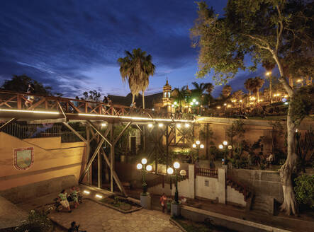 Brücke Los Suspiros in der Abenddämmerung, Bezirk Barranco, Lima, Peru, Südamerika - RHPLF02300