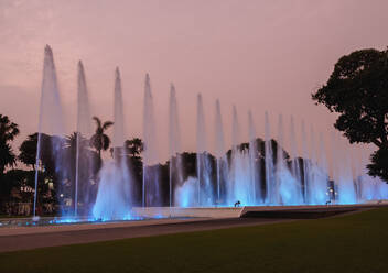 Magic Water Circuit im La Reserva Park, Sonnenuntergang, Lima, Peru, Südamerika - RHPLF02302