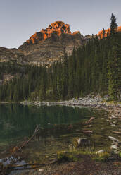 Lake O'Hara bei Sonnenuntergang, Yoho-Nationalpark, UNESCO-Welterbe, British Columbia, Kanadische Rockies, Kanada, Nordamerika - RHPLF02343