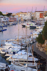 Historischer alter Hafen, Ciutadella, Menorca, Balearische Inseln, Spanien, Mittelmeer, Europa - RHPLF02348