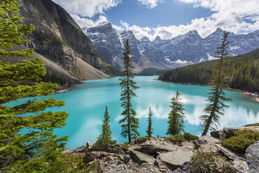 Moraine Lake und das Tal der Zehn Zinnen, Banff National Park, UNESCO Weltkulturerbe, Kanadische Rockies, Alberta, Kanada, Nordamerika - RHPLF02399