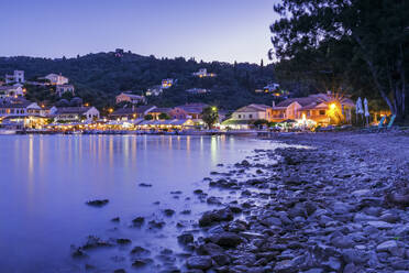 Die kleine Stadt Agios Stefanos an der Nordostküste der Insel Korfu, Griechische Inseln, Griechenland, Europa - RHPLF02429