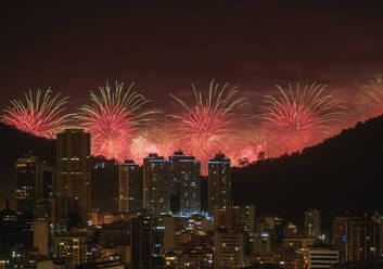 Neujahrsfeuerwerk über Rio de Janeiro, Brasilien, Südamerika - RHPLF02434