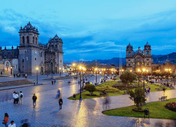 Hauptplatz in der Dämmerung, Altstadt, UNESCO-Weltkulturerbe, Cusco, Peru, Südamerika - RHPLF02494