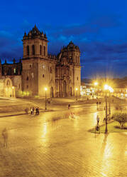 Hauptplatz in der Dämmerung, Altstadt, UNESCO-Weltkulturerbe, Cusco, Peru, Südamerika - RHPLF02495