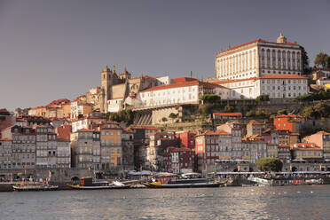 Ribeira-Viertel, UNESCO-Weltkulturerbe, Kathedrale, Bischofspalast, Porto (Oporto), Portugal, Europa - RHPLF02601