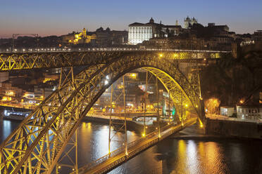 Ponte Dom Luis I Bridge over Douro River to Ribeira District, UNESCO World Heritage Site, Porto (Oporto), Portugal, Europe - RHPLF02612