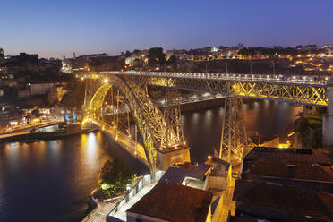 Brücke Ponte Dom Luis I, UNESCO-Weltkulturerbe, Fluss Douro, Porto (Oporto), Portugal, Europa - RHPLF02613