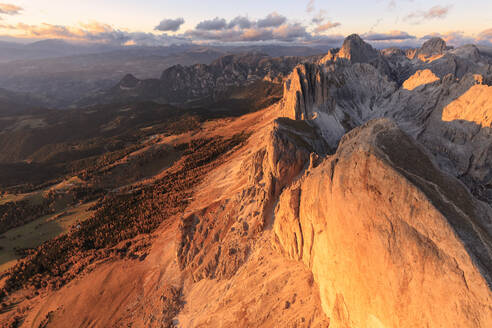 Luftaufnahme von Roda Di Vael bei Sonnenuntergang, Rosengartengruppe, Dolomiten, Südtirol, Italien, Europa - RHPLF02634