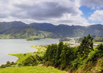 Lagoa das Sete Cidades, Blick von oben, Insel Sao Miguel, Azoren, Portugal, Atlantik, Europa - RHPLF02720