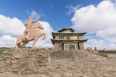 Tsorjiin Khureenii-Tempel und Dschingis-Khan-Statue, Provinz Mittelgobi, Mongolei, Zentralasien, Asien - RHPLF02724