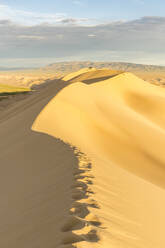 People walking on Khongor sand dunes in Gobi Gurvan Saikhan National Park, Sevrei district, South Gobi province, Mongolia, Central Asia, Asia - RHPLF02737