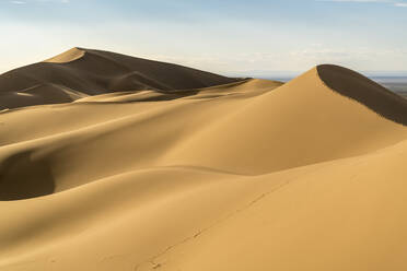 Khongor-Sanddünen im Gobi-Gurvan-Saikhan-Nationalpark, Bezirk Sevrei, Provinz Südgobi, Mongolei, Zentralasien, Asien - RHPLF02739