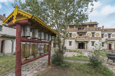Gebetsmühlen in den Gärten des buddhistischen Klosters Erdene Zuu, Harhorin, Provinz Süd-Hangay, Mongolei, Zentralasien, Asien - RHPLF02745