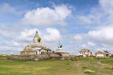 Stupas und Gebäude des Klosters Erdene Zuu, Harhorin, Provinz Süd-Hangay, Mongolei, Zentralasien, Asien - RHPLF02747