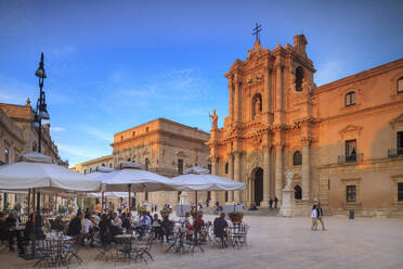 Piazza Duomo, Ortigia, Siracusa, UNESCO-Weltkulturerbe, Sizilien, Italien, Europa - RHPLF02782