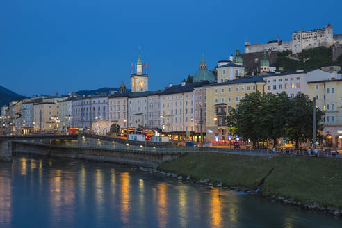 Blick auf die Salzach, die Burg Hohensalzburg und die Altstadt, UNESCO-Welterbe, Salzburg, Österreich, Europa - RHPLF02861