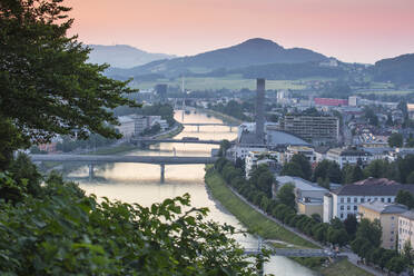 Blick auf die Salzach, Salzburg, Österreich, Europa - RHPLF02866