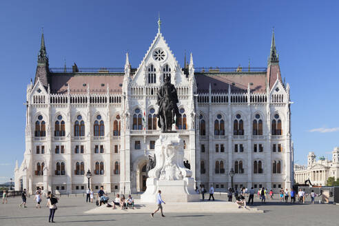 Reiterstandbild von Andrassy Gyula, Parlamentsgebäude, Budapest, Ungarn, Europa - RHPLF02896