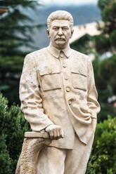 Eine der wenigen noch in der Öffentlichkeit stehenden Stalin-Statuen, Gori, sein Geburtsort, Zentralgeorgien, Zentralasien, Asien - RHPLF02948