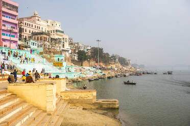 Ghats am Ufer des Ganges, Varanasi, Uttar Pradesh, Indien, Asien - RHPLF02972