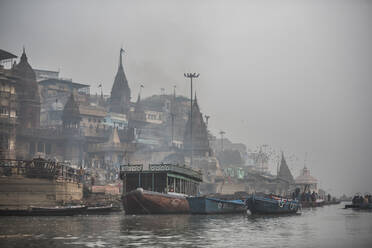 Manikarnika Ghat (Burning Ghat), Varanasi, Uttar Pradesh, India, Asia - RHPLF02975