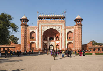 Großes Tor (Darwaza-i rauza), der Haupteingang zum Taj Mahal, UNESCO-Weltkulturerbe, Agra, Uttar Pradesh, Indien, Asien - RHPLF02981
