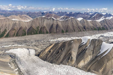 Luftaufnahme über das zentrale Tian Shan-Gebirge, Grenze zwischen Kirgisistan und China, Kirgisistan, Zentralasien, Asien - RHPLF02986