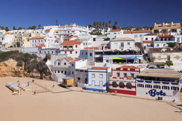 Praia da Carvoeiro Strand, Carvoeiro, Algarve, Portugal, Europa - RHPLF03004