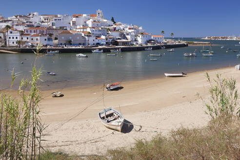 Fischerdorf Ferragudo, in der Nähe von Portimao, Algarve, Portugal, Europa - RHPLF03009