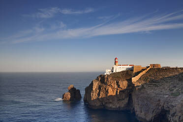 Leuchtturm am Cabo de Sao Vicente bei Sonnenaufgang, Sagres, Algarve, Portugal, Europa - RHPLF03014