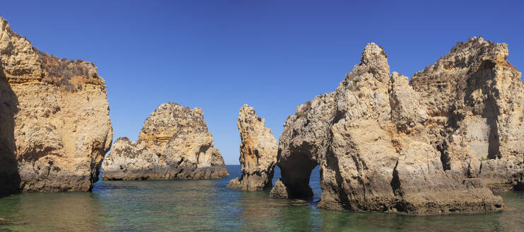 Felsenküste am Kap Ponta da Piedade, in der Nähe von Lagos, Algarve, Portugal, Europa - RHPLF03015