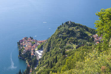 Castello di Vezio oberhalb des Dorfes Varenna, Comer See, Provinz Lecco, Lombardei, Italien, Europa - RHPLF03026