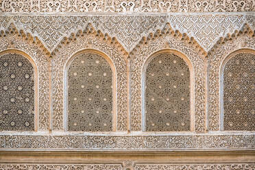 Geschnitzte Gipswand, Ben Youssef Madrasa, Islamische Hochschule aus dem 16. Jahrhundert, UNESCO-Weltkulturerbe, Marrakesch, Marokko, Nordafrika, Afrika - RHPLF03077