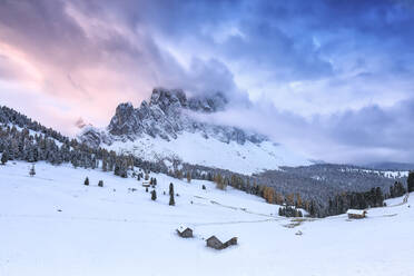 Geiselgruppe von der Malga Caseril bei Sonnenaufgang, Fünser Tal, Sudtirol (Südtirol), Dolomiten, Italien, Europa - RHPLF03163