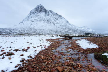 Buchaille Etive Mor im Schnee, Glencoe, Schottische Highlands, Schottland, Vereinigtes Königreich, Europa - RHPLF03297