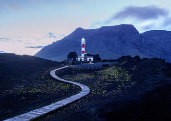 Faro de Teno, Leuchtturm, Punta de Teno, Dämmerung, Insel Teneriffa, Kanarische Inseln, Spanien, Atlantik, Europa - RHPLF03317