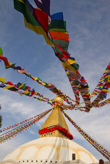Gebetsfahnen der Boudhanath-Stupa, UNESCO-Weltkulturerbe, Kathmandu, Nepal, Asien - RHPLF03383